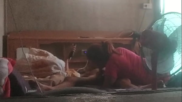 Vazou a namorada novinha mamando no pau